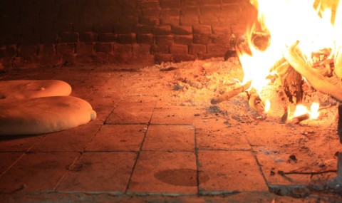 Odun Ateşinde Pişen Ekmeğin Kokusu